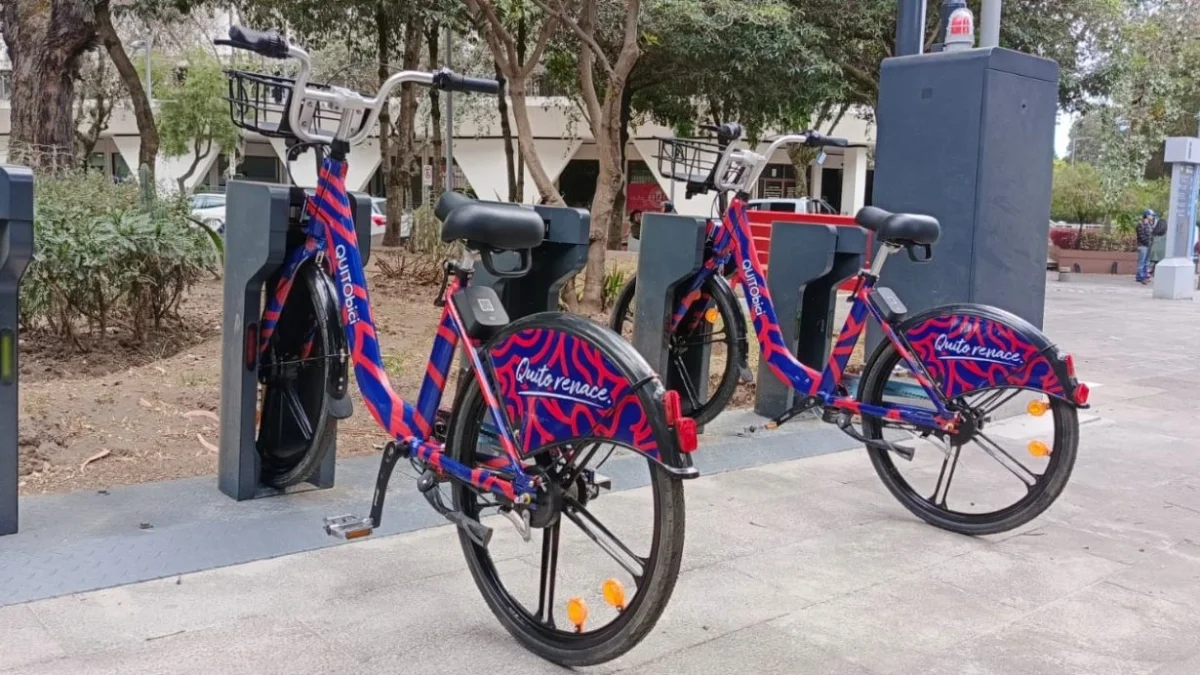 QuitoBici iniciará su marcha blanca con 250 bicicletas públicas, disponibles mediante Cuenta Ciudad para promover una movilidad sostenible en Quito.