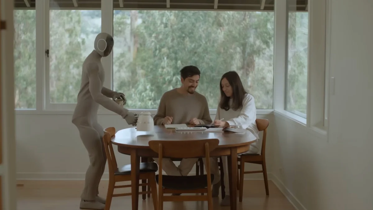 El robot Astribot S1 se integra en tareas domésticas, tras agotar su preventa en cinco días