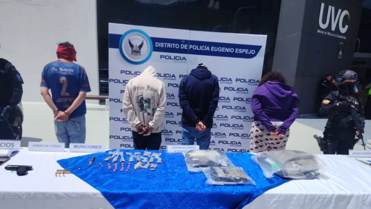 La Policía Nacional decomisó seis Datafast al presunto delincuente, acusado de realizar consumos con tarjetas bancarias robadas durante el operativo Apolo 34.