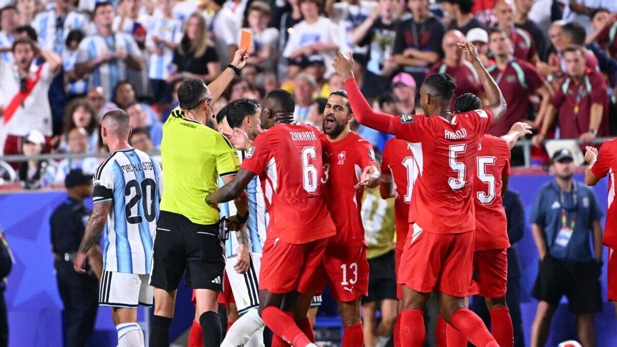 La IFAB ha reconocido un uso abusivo del VAR durante esta jugada.