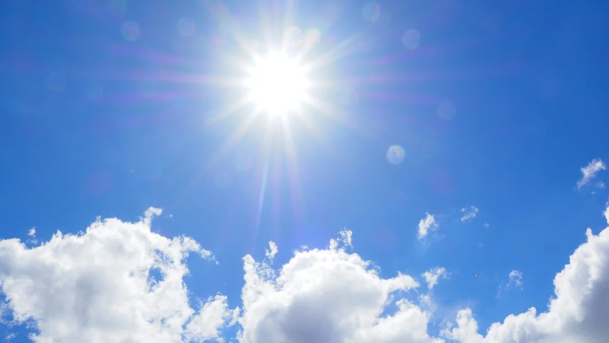 El sol intenso marca la jornada en Ecuador, con pronóstico de altas temperaturas en Sierra y Costa.