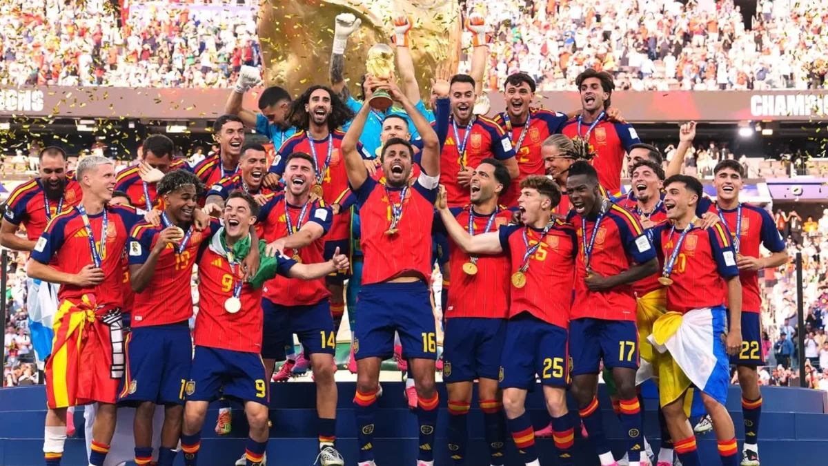La selección española de fútbol, campeona del Mundial tras vencer en la final a Argentina.