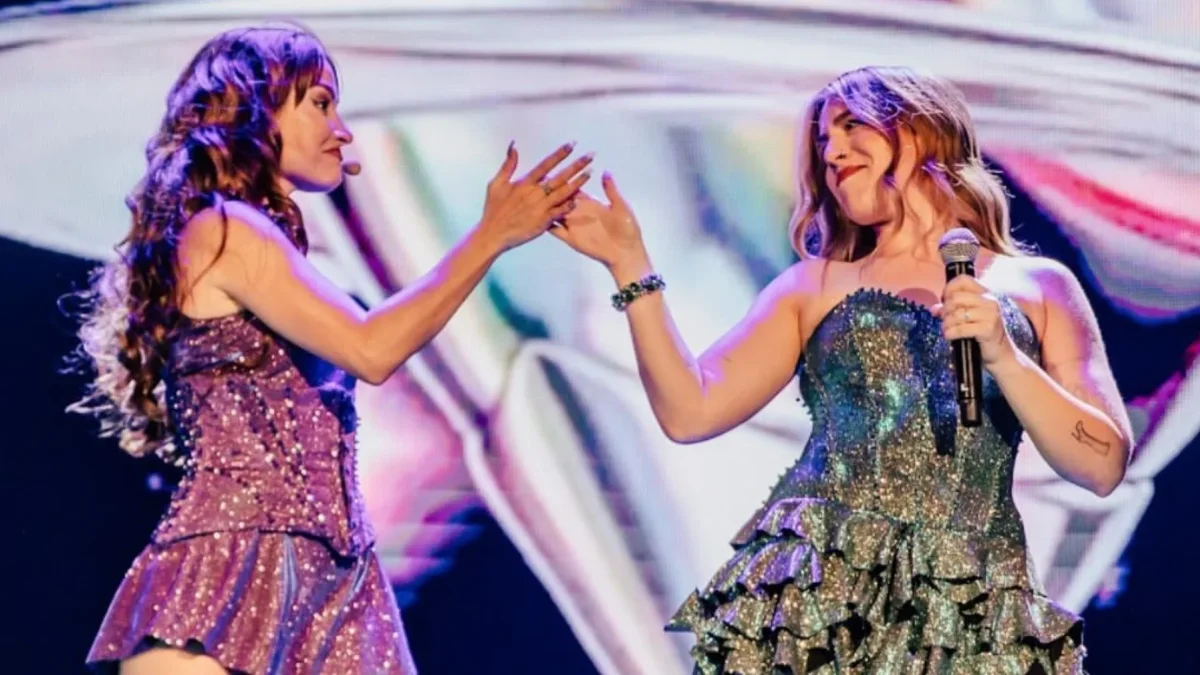 Show de Brenda y Laura recordando los éxitos de la novela juvenil Patito Feo.