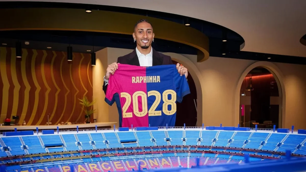 Raphinha durante una sesión con la indumentaria oficial del FC Barcelona.