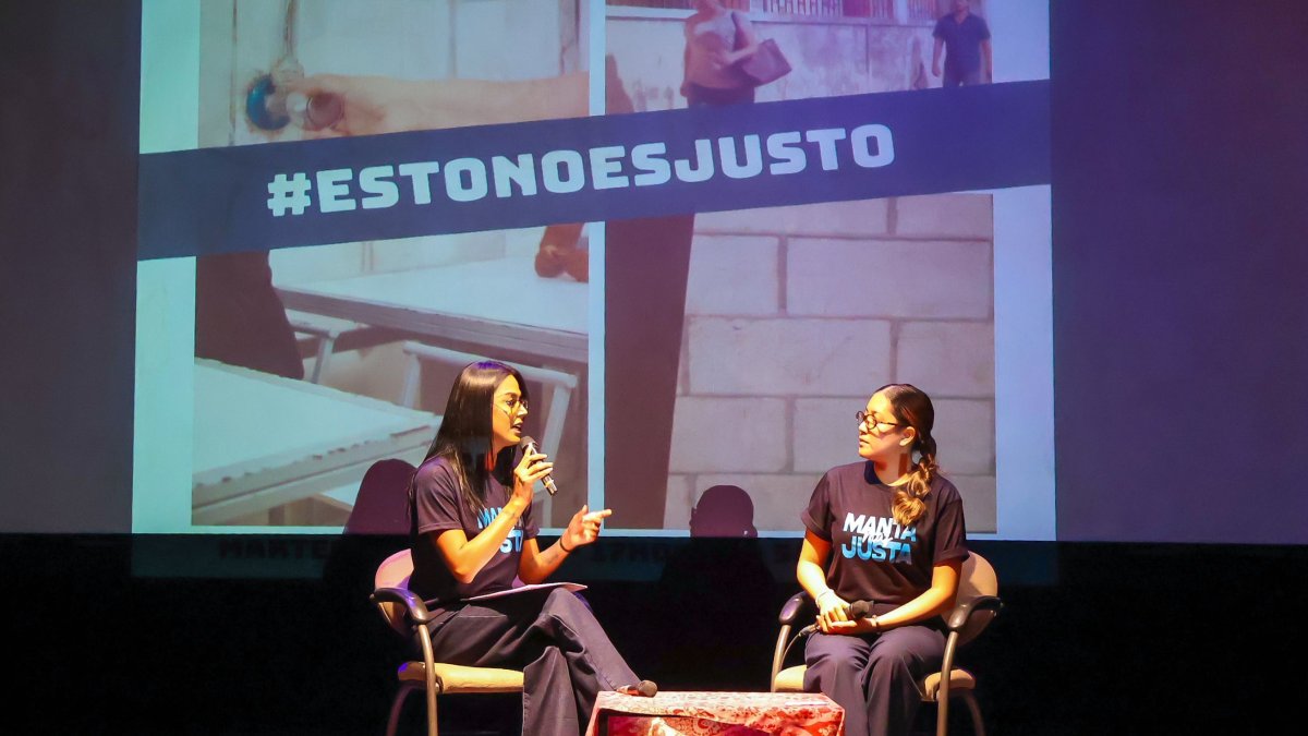 Manta Más Justa presentó en la Sala MAC cortometrajes sobre desigualdad, movilidad, acceso al mar y ambiente en Manta.