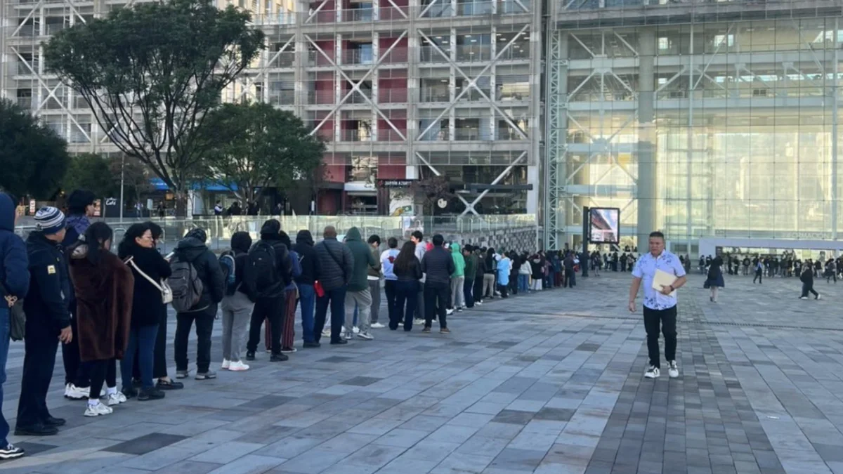 La ciudadanía denunció en redes sociales sobre las largas filas para emitir licencias en Quito.