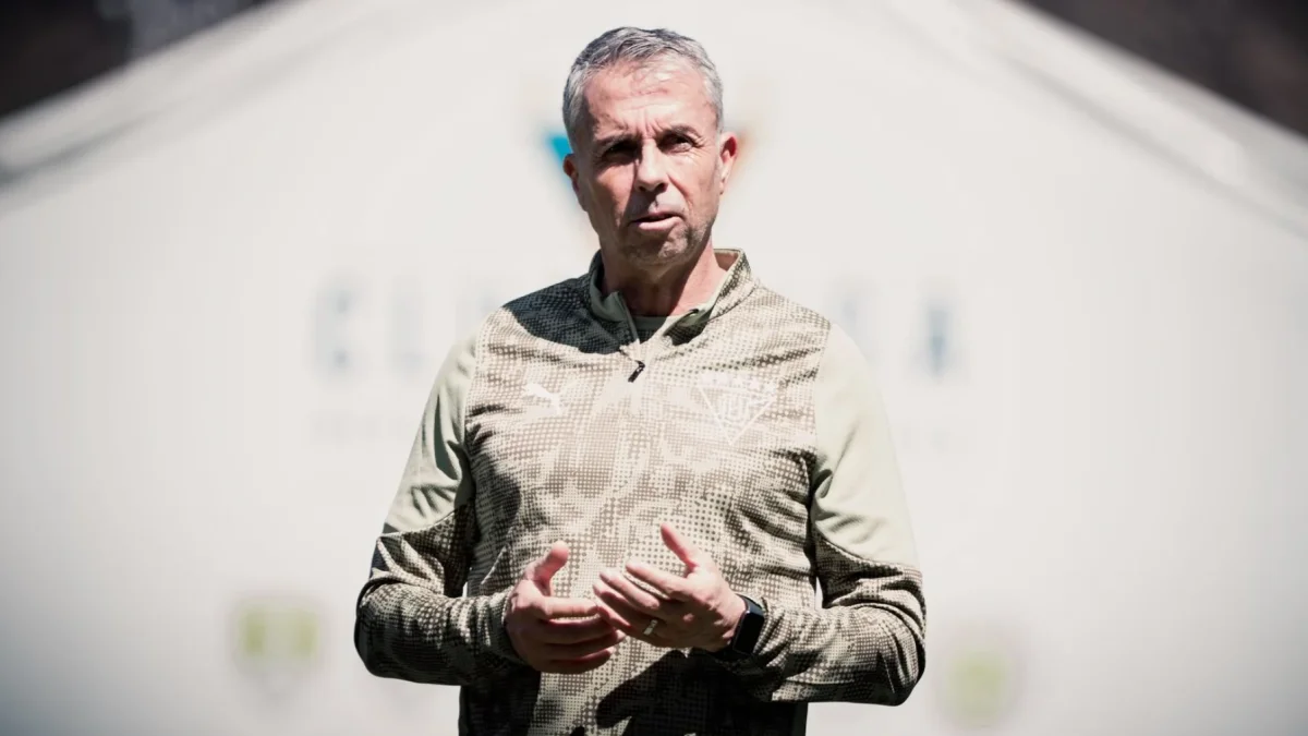 Gustavo Álvarez dirige una sesión de entrenamiento de Liga de Quito durante la preparación del equipo para su debut oficial en la Copa Ecuador.