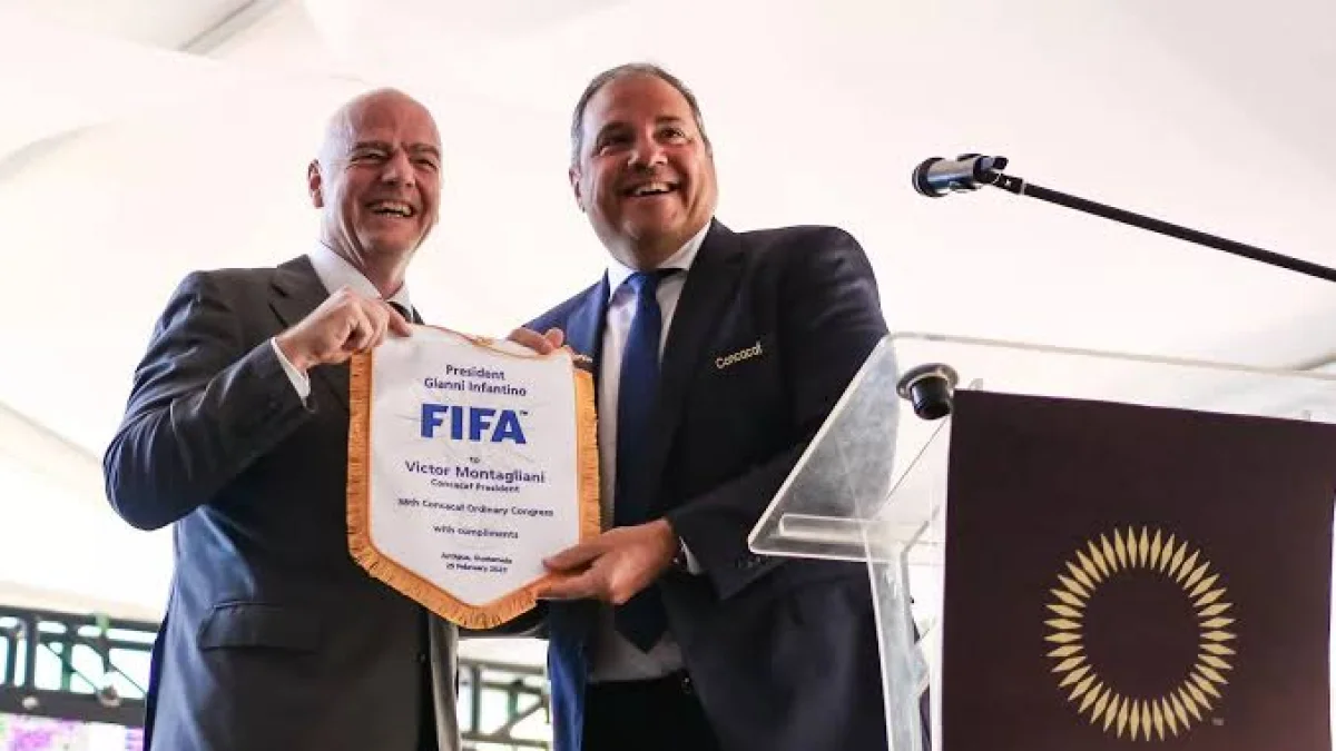 El presidente de FIFA, Gianni Infantino, junto al titular de la Concacaf, Víctor Montagliani.