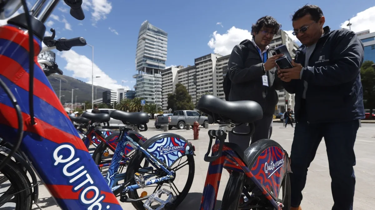 Servicio. Las personas pueden acercarse a las estaciones desde las 06:00 hasta las 20:00 y podrán usar las bicicleas durante una hora.