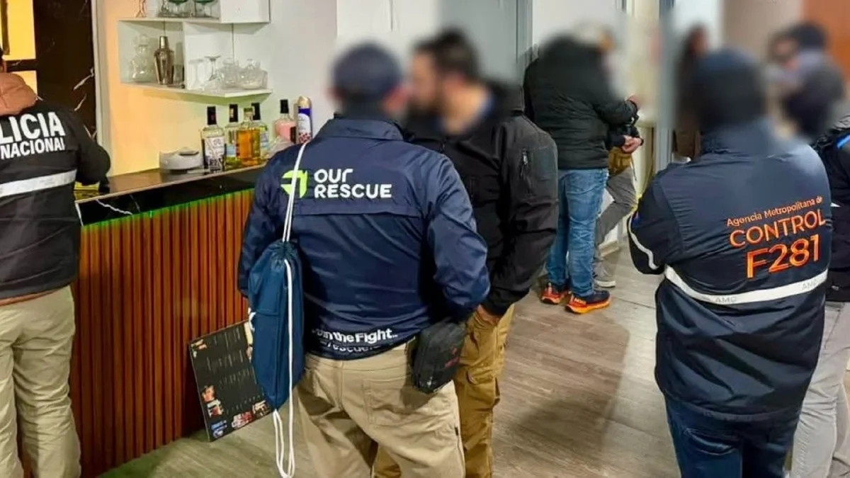 Los sospechosos fueron capturados en dos allanamientos en La Mariscal y Jipijapa, norte de Quito.