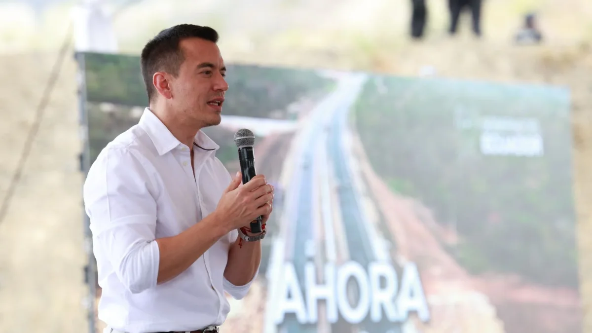 Noboa afirma que Ecuador evitará nuevas barcazas durante el estiaje por mayor generación eléctrica.
