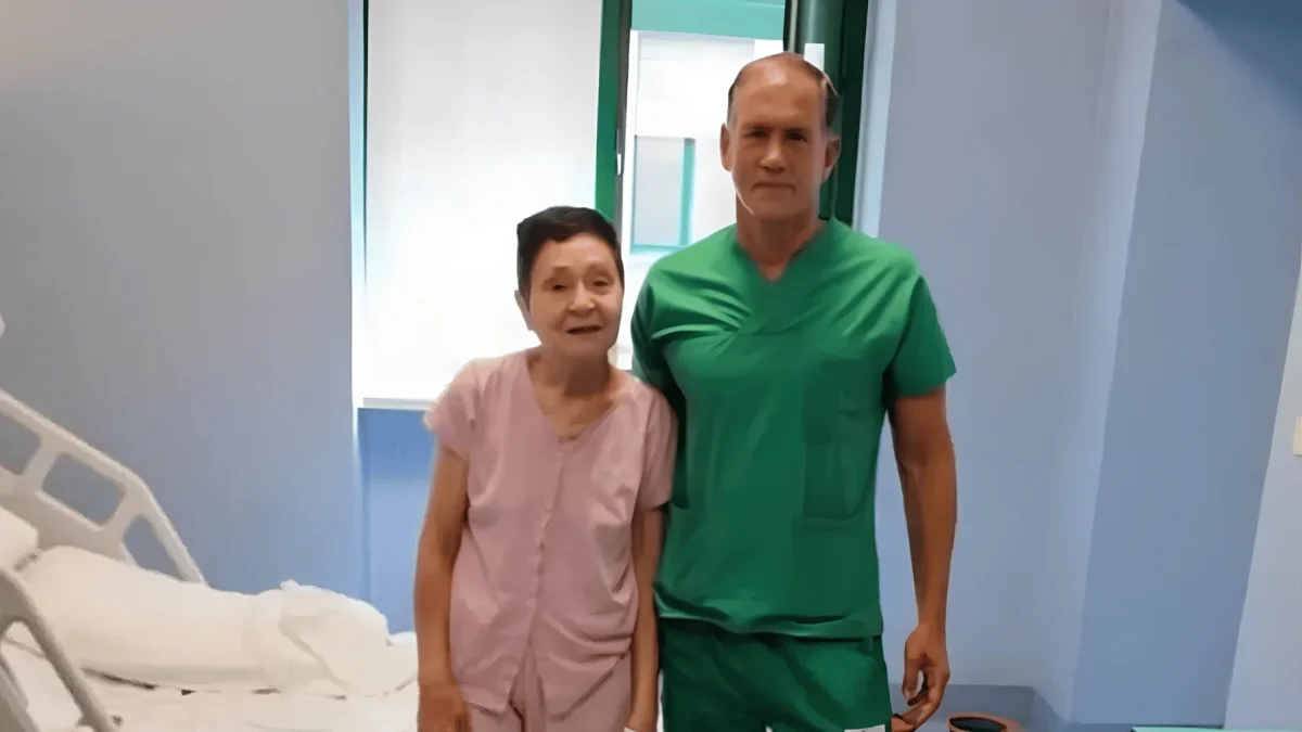El procedimiento consistió en un autotrasplante ocular, utilizando los tejidos sanos de un ojo irrecuperable para salvar el otro.