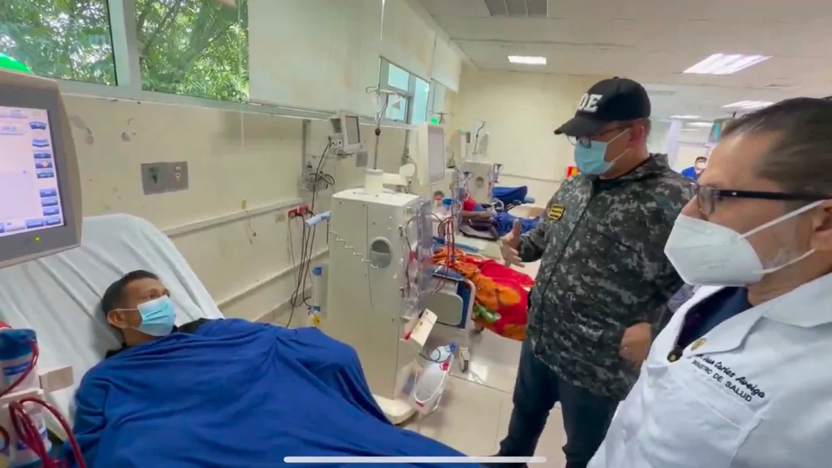 Los ministros realizaron recorridos por varios hospitales.