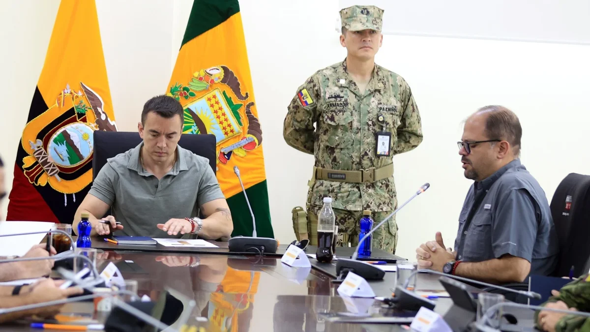 El presidente Daniel Noboa y el ministro John Reimberg hicieron declaraciones que podría ser percibidas como amenazas contra ciertos sectores.