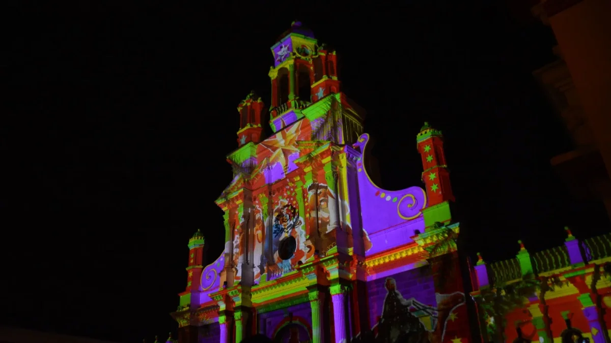El Festival de Mapping Quito Luz de América fue aplazado y ya no se realizará en agosto; Quito Turismo anunciará próximamente una nueva fecha.