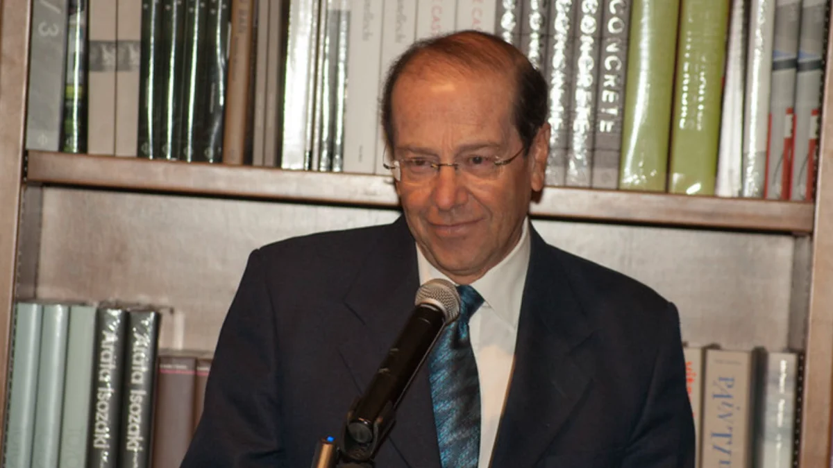 El expresidente de la República, Osvaldo Hurtado, en la presentación de su libro