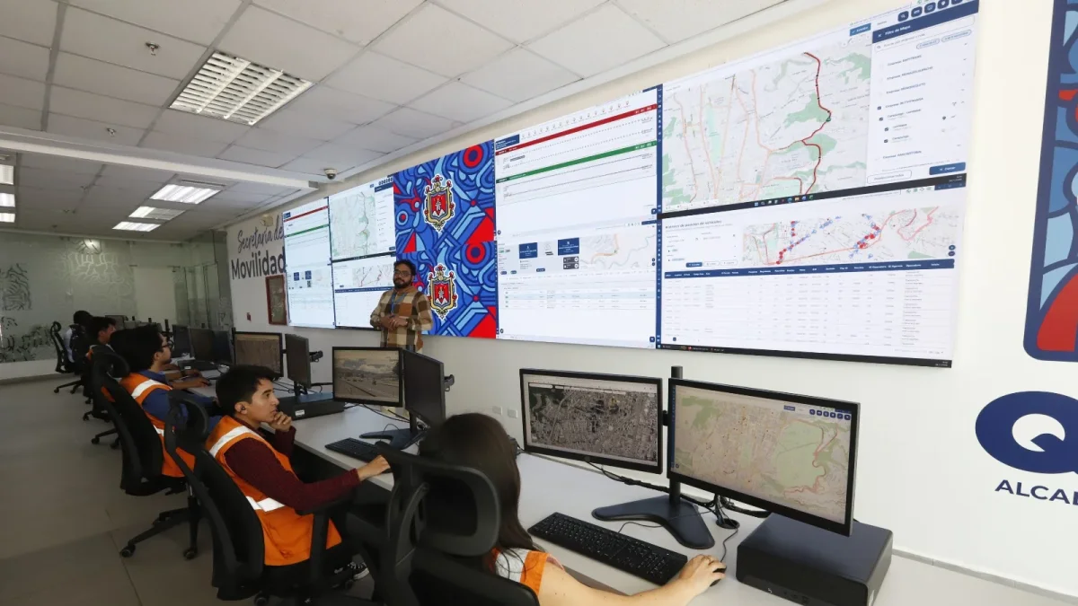El nuevo centro de monitoreo vigilará recorridos, horarios y velocidad de los buses, mientras transportistas analizan cómo financiar la modernización exigida oficialmente.