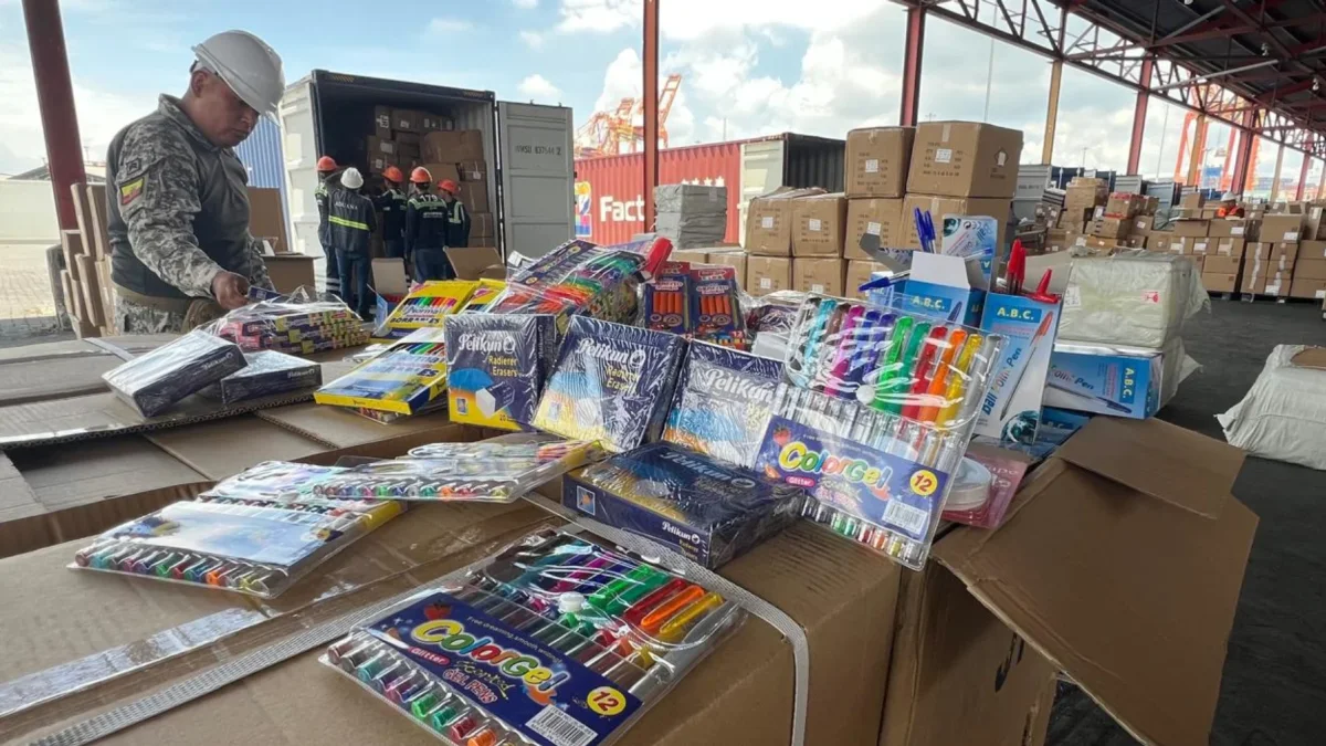 Mercancía retenida en contenedores en el Puerto de Guayaquil.