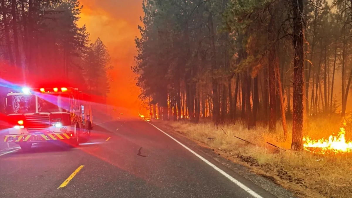 Una fotografía del departamento de Bomberos muestra el incendio en las afueras de Spokane, Washington, EE. UU., el 3 de agosto de 2026.
