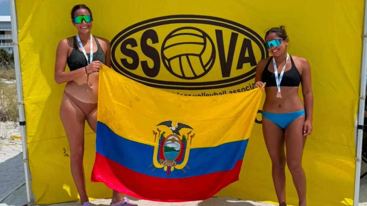 La dupla ecuatoriana Valentina Valenzuela y Gabriella White compite en el circuito SSOVA de Florida.