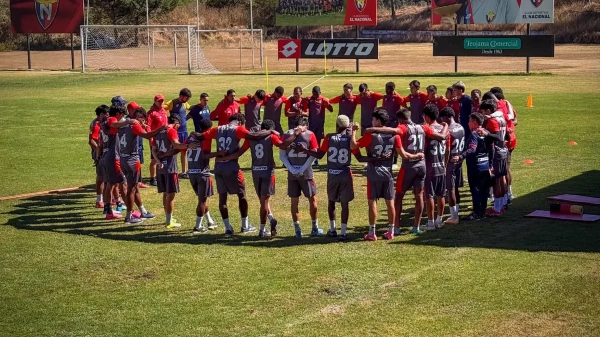 La plantilla de El Nacional durante una sesión de entrenamiento previa a su próximo compromiso oficial.