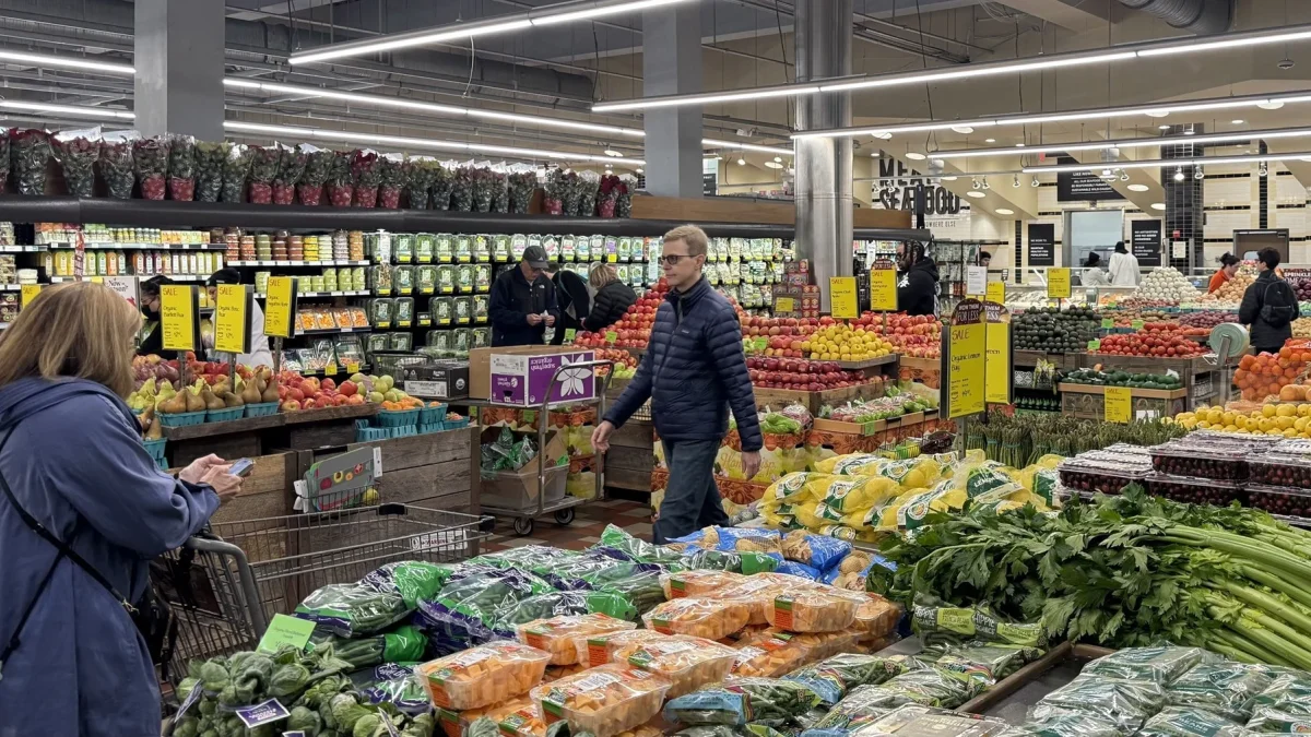 Según la denuncia, los nuevos aranceles aumentarán los precios para consumidores y empresas en todo el país.
