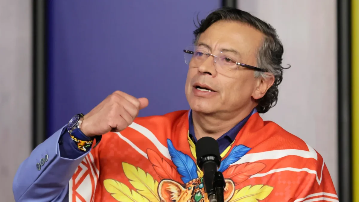 El presidente de Colombia, Gustavo Petro, habla durante una rueda de prensa el 3 de agosto de 2026, en Bogotá (Colombia).