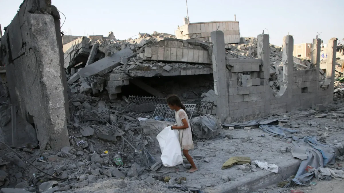 Israel bombardeó el viernes a medianoche una vivienda en el barrio de Al Saftawi, en la ciudad de Gaza, tras una alerta de evacuación.