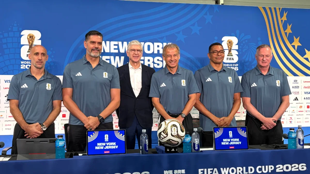 Arsène Wenger participa en una rueda de prensa de la FIFA durante el Mundial 2026 en Estados Unidos.