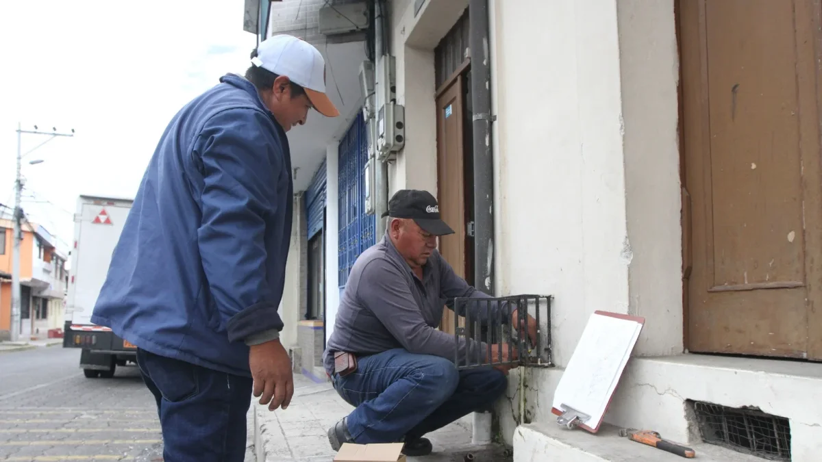 La ordenanza busca agilizar la instalación de medidores individuales de agua para mejorar el cobro de la tasa de basura en Quito.