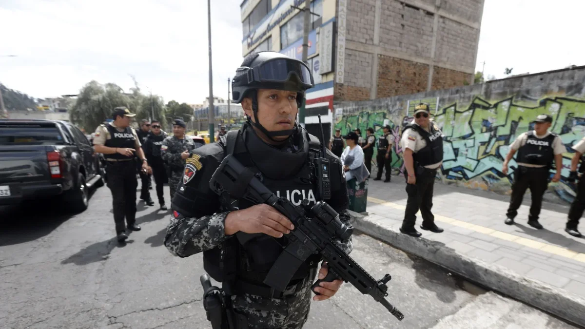El Gobierno desplegó 2.000 policías, drones y patrulleros para reforzar la seguridad en los nueve distritos del Distrito Metropolitano de Quito.