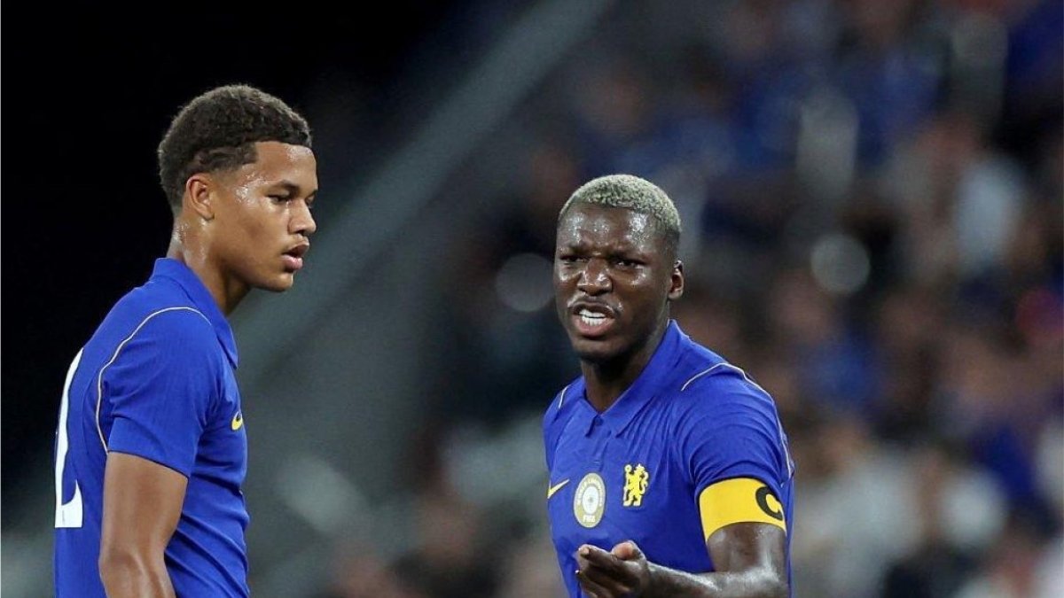 Moisés Caicedo fno pudo debutar con el Chelsea.