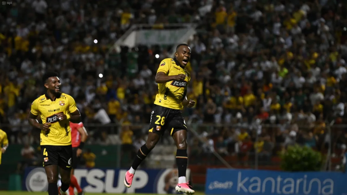 Jhonny Quiñónez hizo el penal de Barcelona SC en Portoviejo.