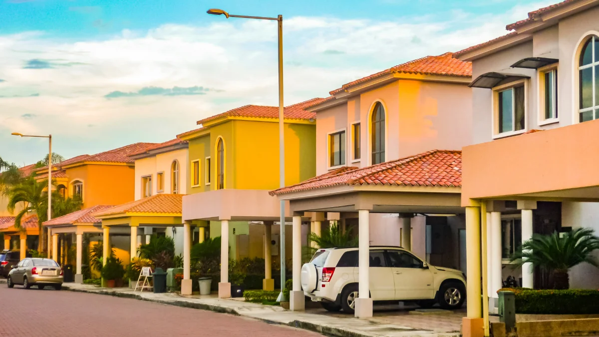 Referencial.Conjunto residencial donde los contratos de arriendo suelen incluir garantías económicas.