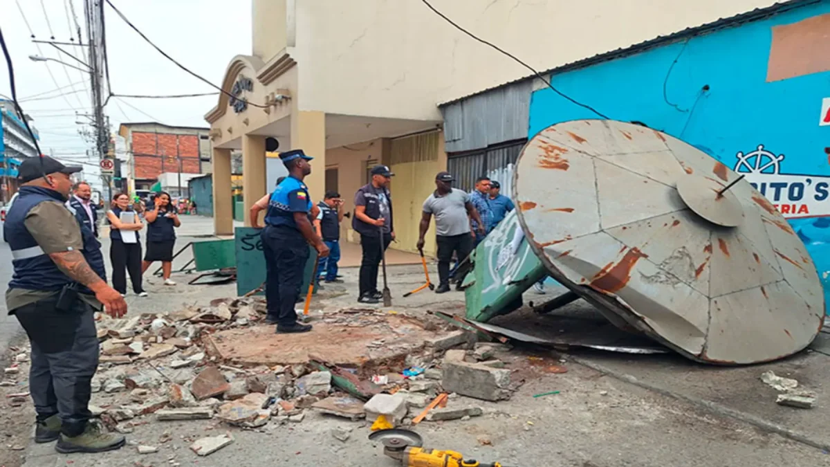 Quiosco abandonado en Guayaquil fue retirado por riesgo a la seguridad