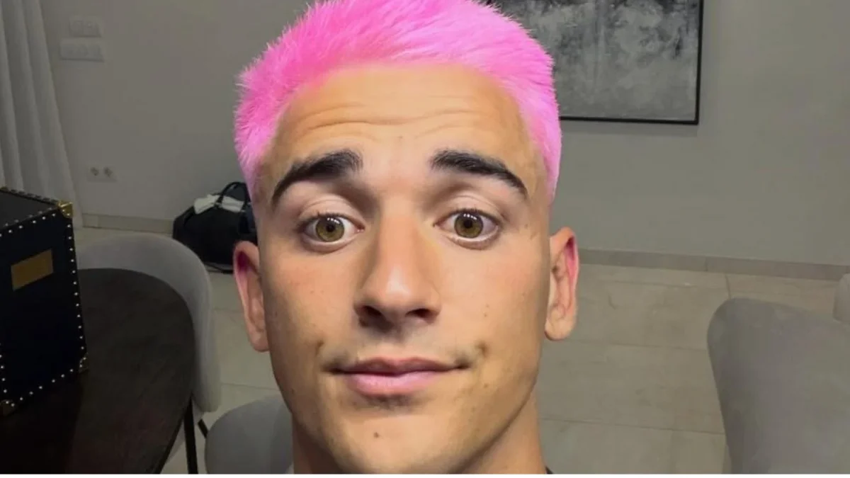 Gavi con su nuevo look.