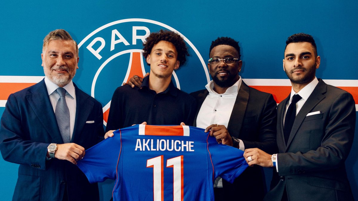 Maghnes Akliouche firmó contrato con PSG hasta 2031.