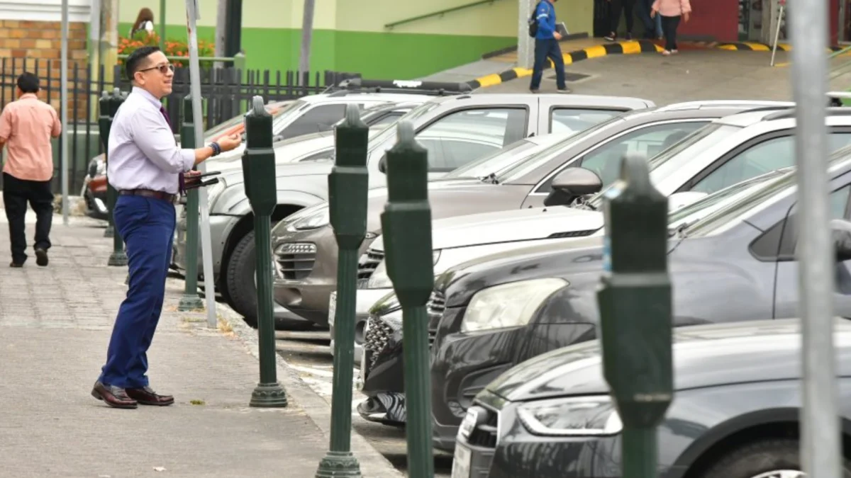 Parquímetros ya existentes en el centro de Guayaquil, donde se analiza implementar el sistema tarifado.