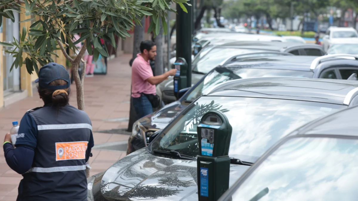 Los parqueos tarifados podrían llegar a más zonas de Guayaquil tras la nueva ordenanza, si esta es aprobada por el Concejo Cantonal.