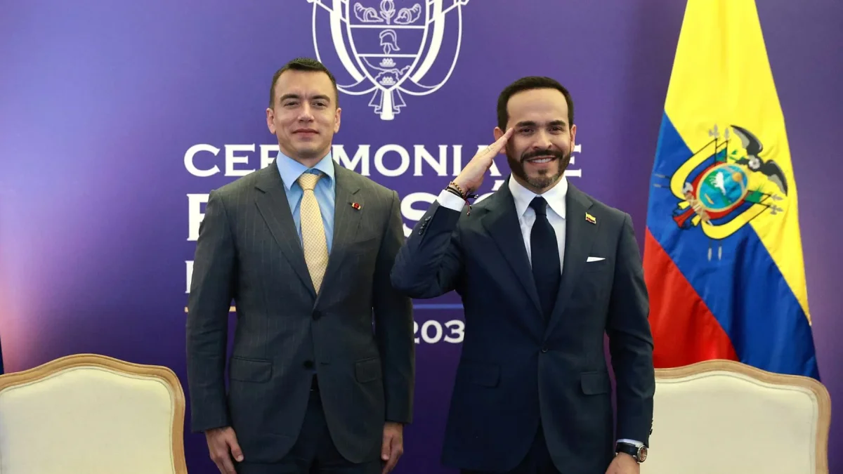 El presidente de Ecuador, Daniel Noboa, junto al presidente de Colombia, Abelardo de la Espriella, en acto oficial de posesión del mandatario colombiano.