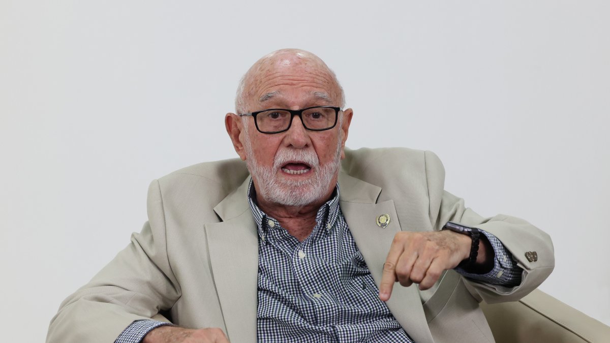 Juan Trujillo mientras dialoga con EXPRESO.