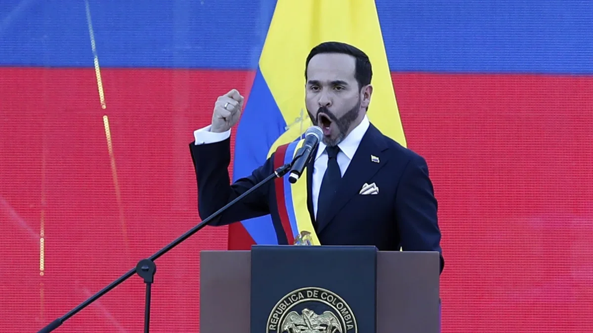 El presidente de Colombia, Abelardo de la Espriella, habla durante su primer discurso como mandatario este viernes 7 de agosto.