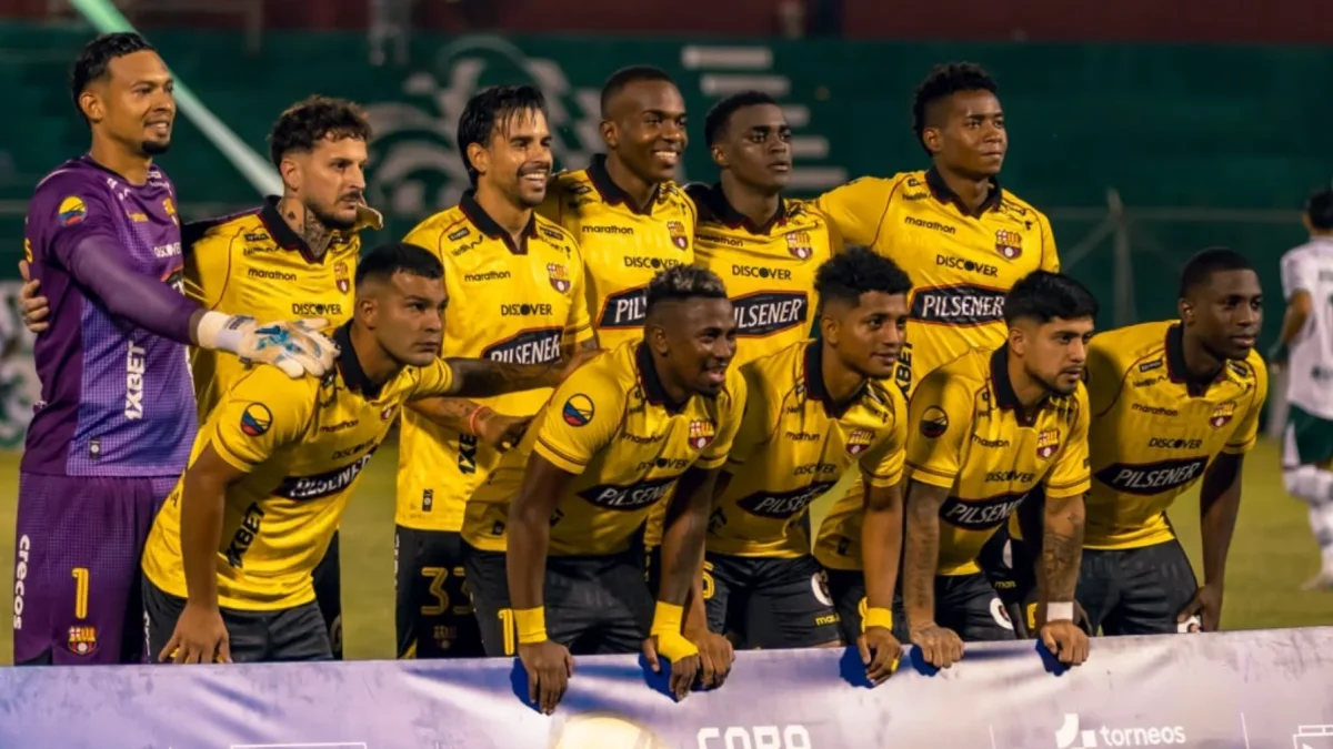 Jugadores de Barcelona previo al partido contra Liga de Portoviejo.