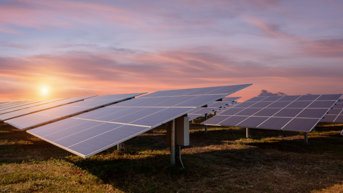 Los paneles solares pueden ayudar a Ecuador a generar electricidad y reducir la dependencia de la red nacional.