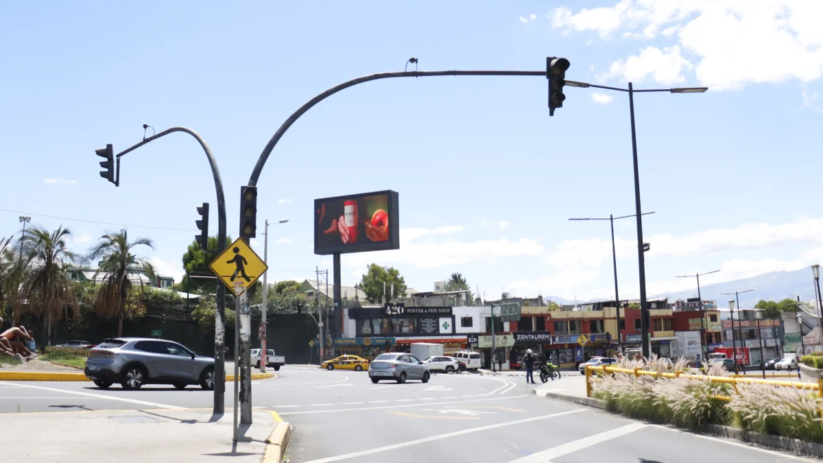 La implementación de las cámaras inteligentes es parte de la modernización semafórica del DMQ. 250 intersecciones se priorizaron.