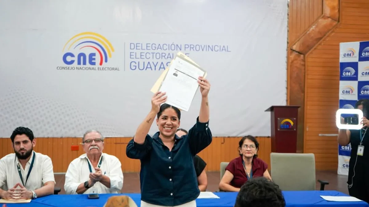 La abogada Mónica Luzárraga inscribió su candidata a la Alcaldía de Guayaquil en la Delegación Provincial Electoral del Guayas.