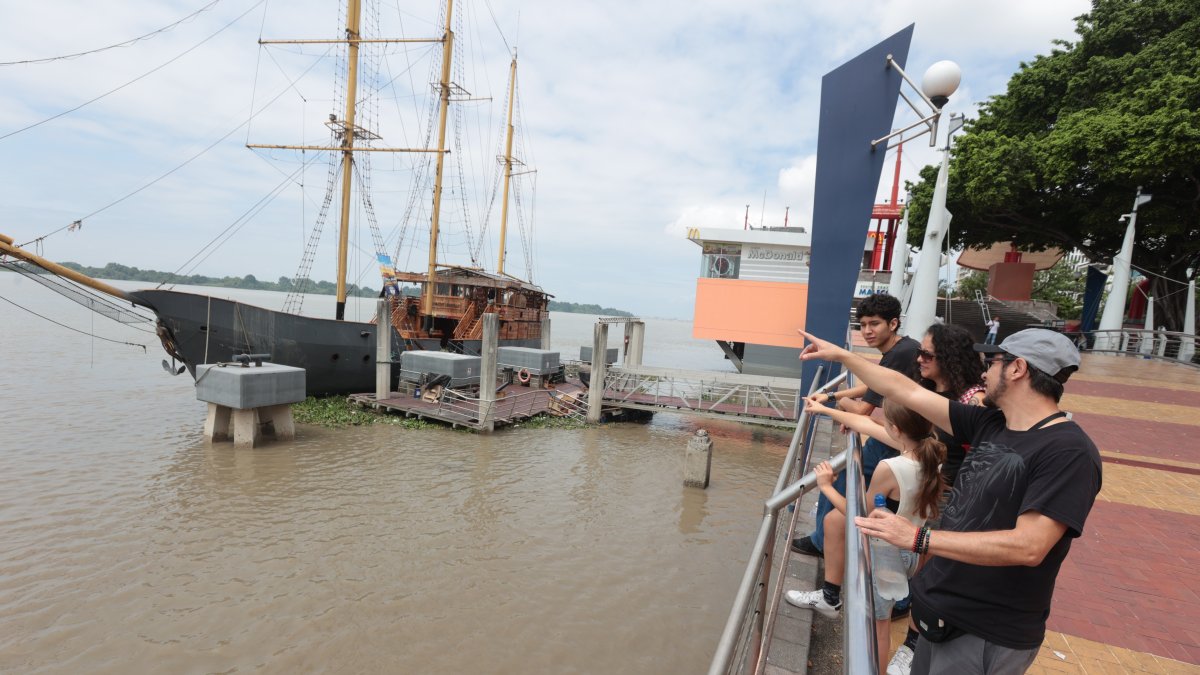Turismo. Navegar el río ya no es posible en el barco Morgan. Este ícono está a la deriva.