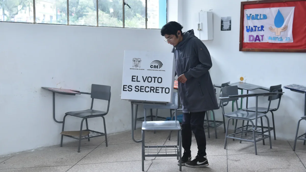 El CNE tiene entre sus responsabilidades garantizar la transparencia y equidad de los procesos electorales.