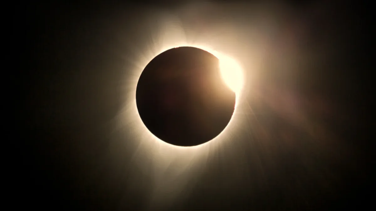 Referencial. Eclipse solar total este 12 de agosto.