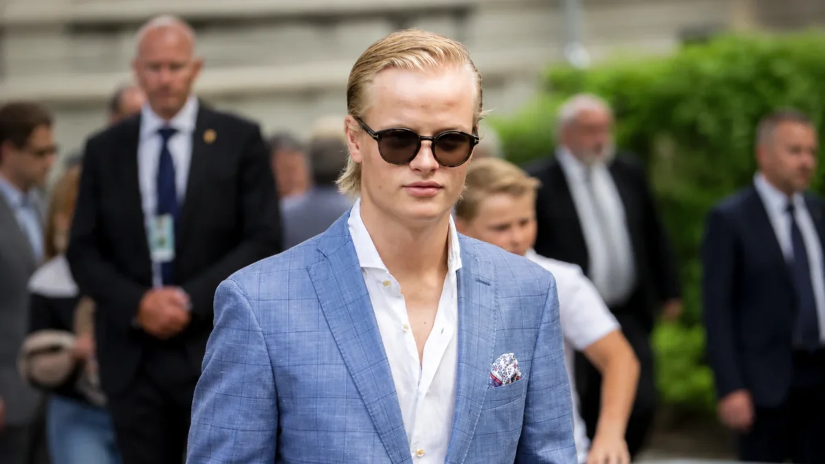 Marius Borg Høiby, hijo de la princesa Mette-Marit de Noruega, debe continuar con prisión domiciliaria.